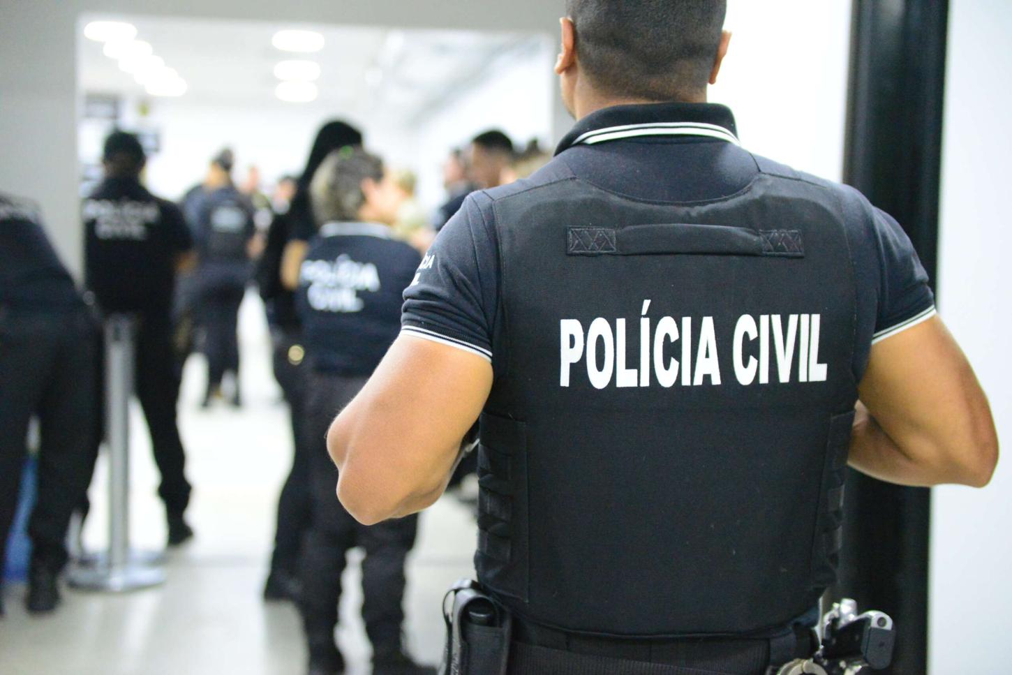 Homem é executado a tiros dentro de carro em movimentado cruzamento de Fortaleza