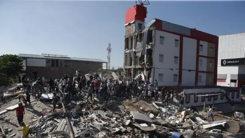 Terremoto na Colômbia causa 132 mortes e mobiliza equipes de resgate
