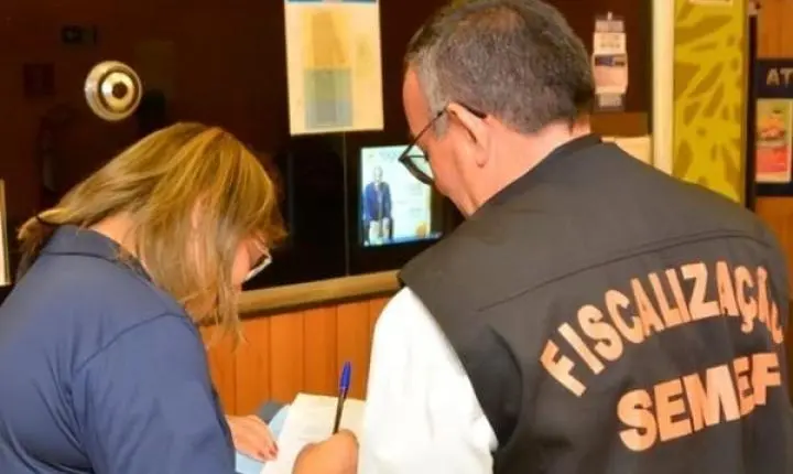 Prefeitura de Manaus - AM abre concurso público com 20 vagas para Auditor-Fiscal