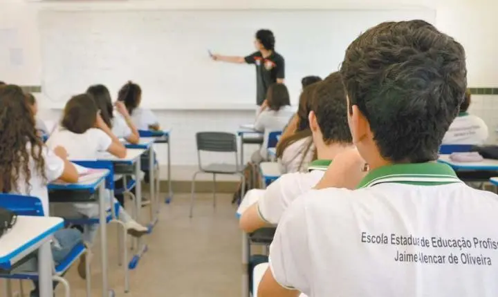 SEDUC e SEPLAG - CE abrem concurso público com vagas para professores